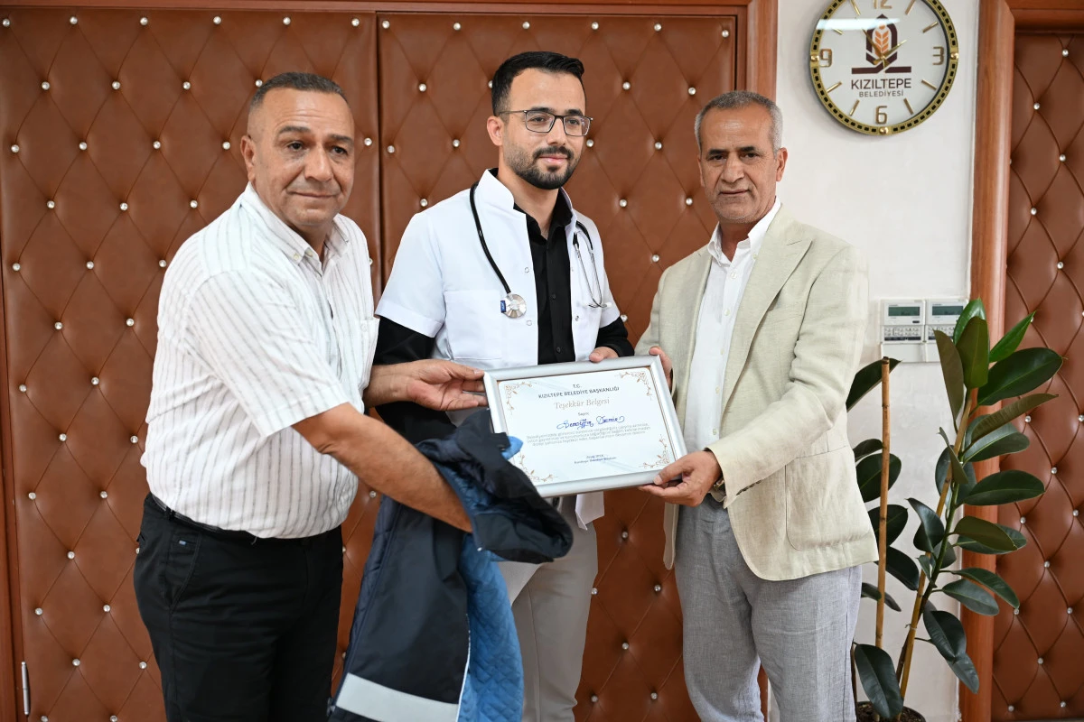 Kızıltepe Belediyesi Zabıta Memuru Şemsettin Demir, Azmiyle Doktor Oldu