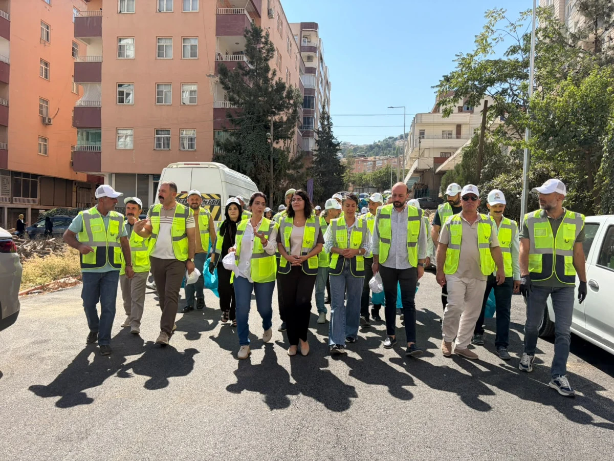 Kolektif Emekle Temiz Kentler Kampanyası Artuklu&rsquo;da Hayata Ge&ccedil;irildi