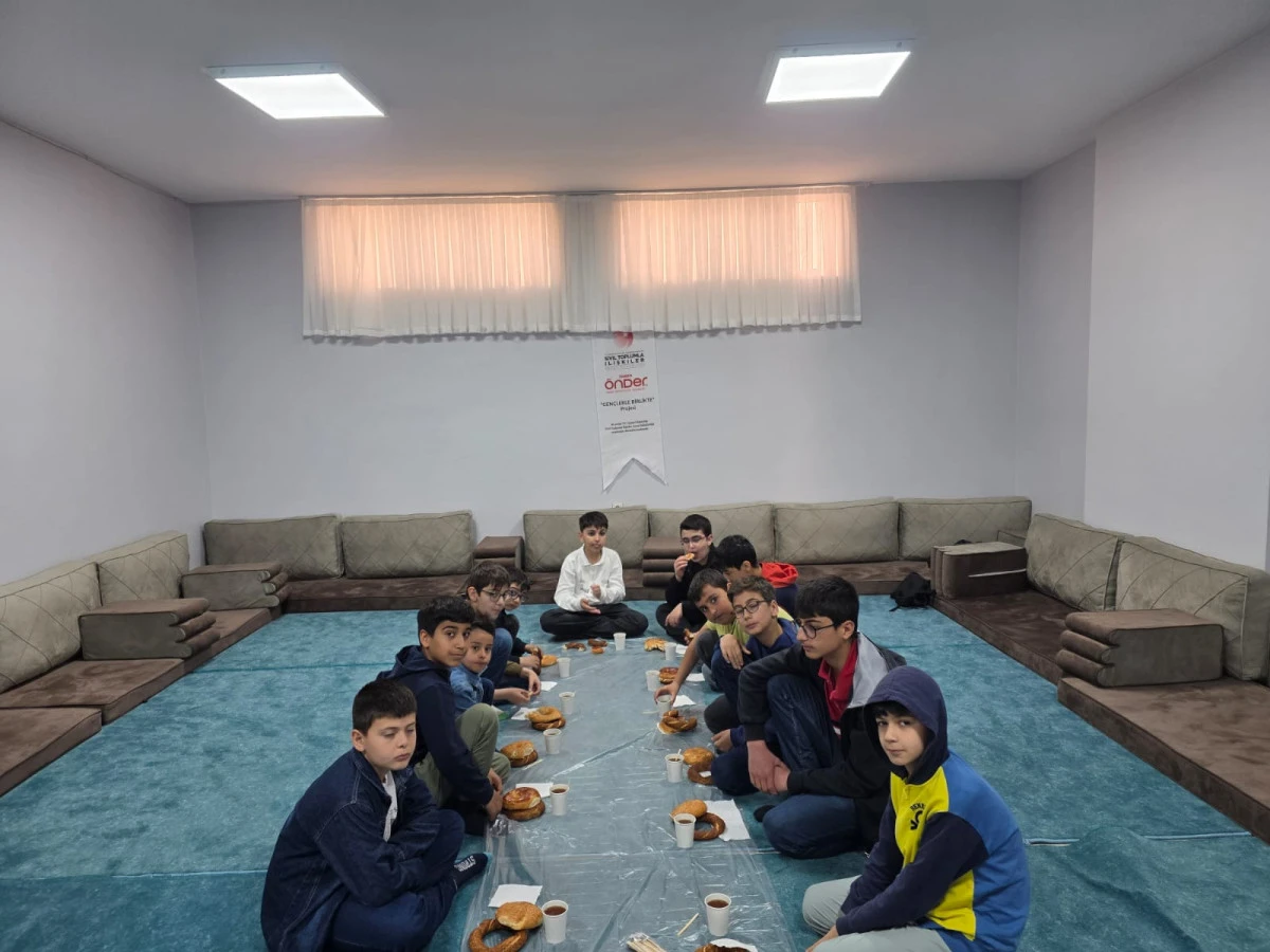 Kud&uuml;s Sevdalısı &Ouml;ğrenciler Kahvaltıda Buluştu