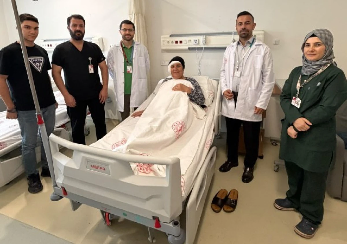 Kulak &Ouml;n&uuml;ndeki Şişliğe Başarılı Cerrahi M&uuml;dahale
