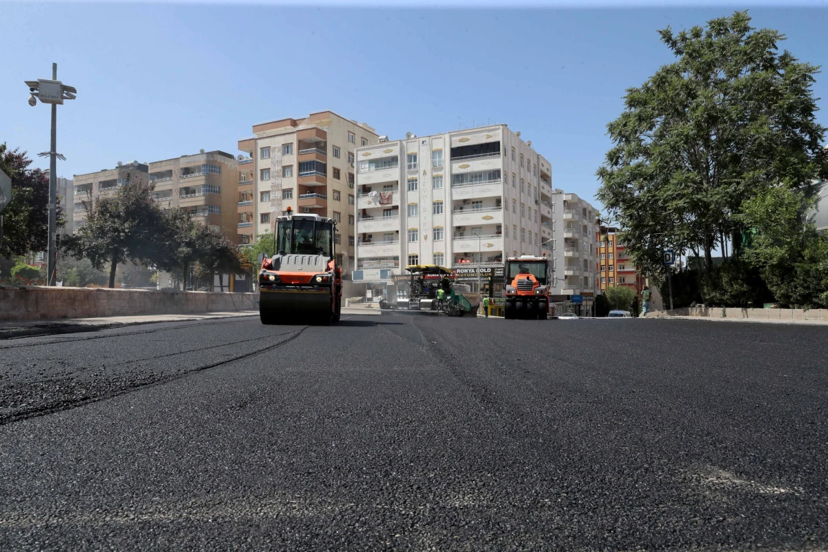Mardin Büyükşehir Belediyesi Artuklu İlçesinde Asfalt Çalışmalarını Sürdürüyor