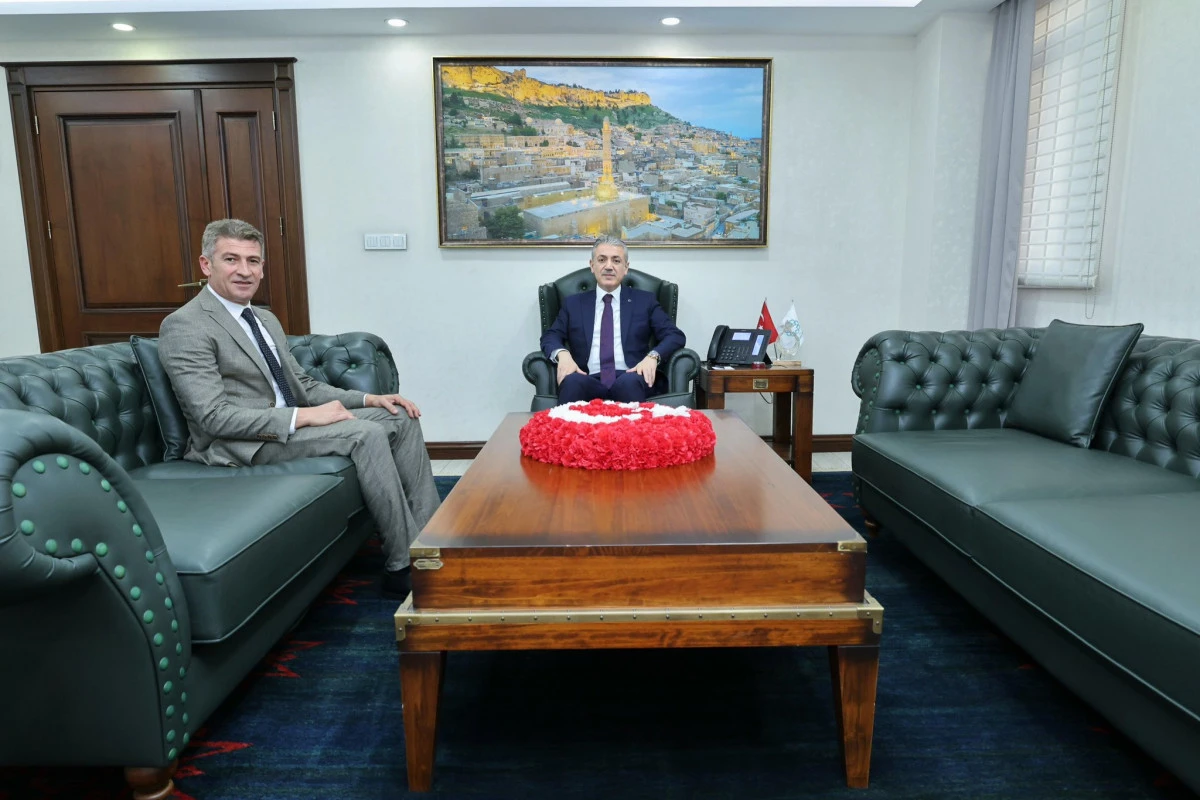 Mardin B&uuml;y&uuml;kşehir Belediyesi &Ccedil;alışanları &Ccedil;ifte Bayram Yaşadı