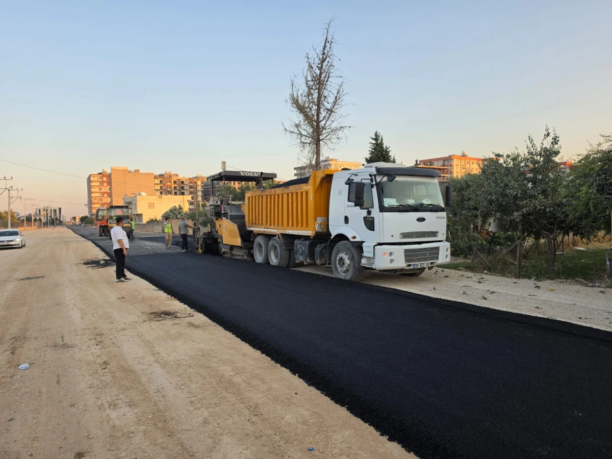 Mardin B&uuml;y&uuml;kşehir Belediyesi Kızıltepe&rsquo;de Asfalt ve Yol D&uuml;zenleme &Ccedil;alışmalarını S&uuml;rd&uuml;r&uuml;yor