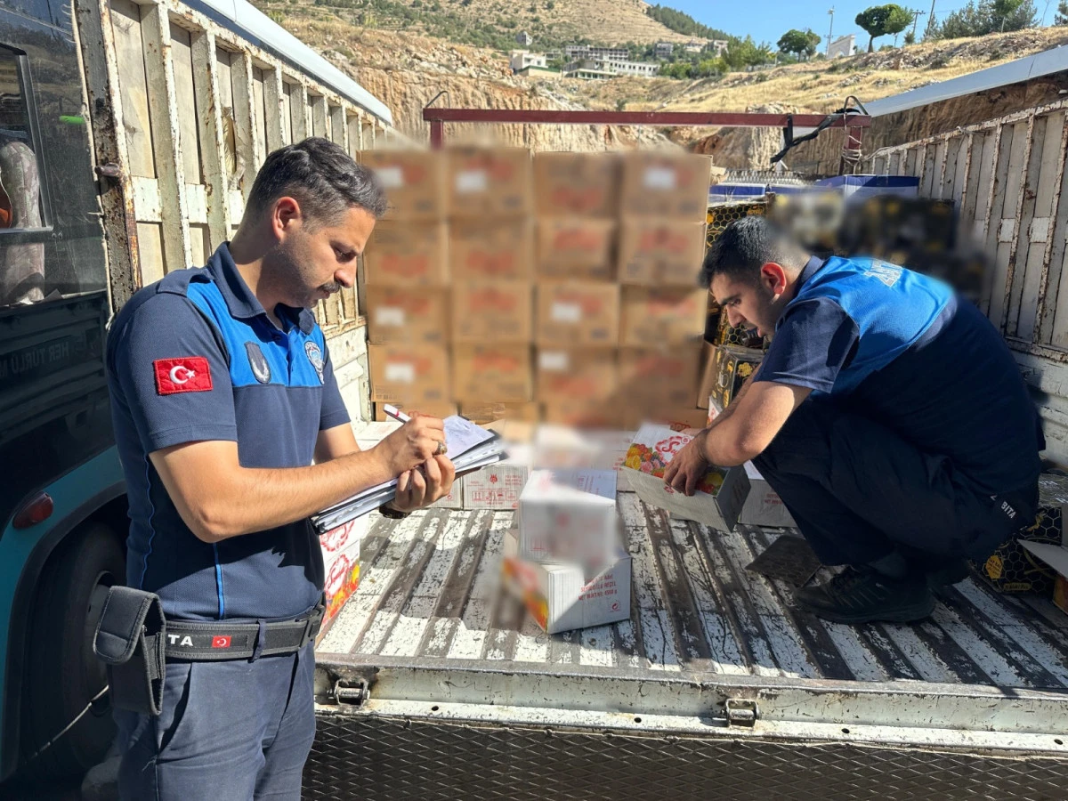 Mardin Büyükşehir Belediyesi Zabıta Ekipleri Tarihi Geçmiş Ürünlere El Koydu
