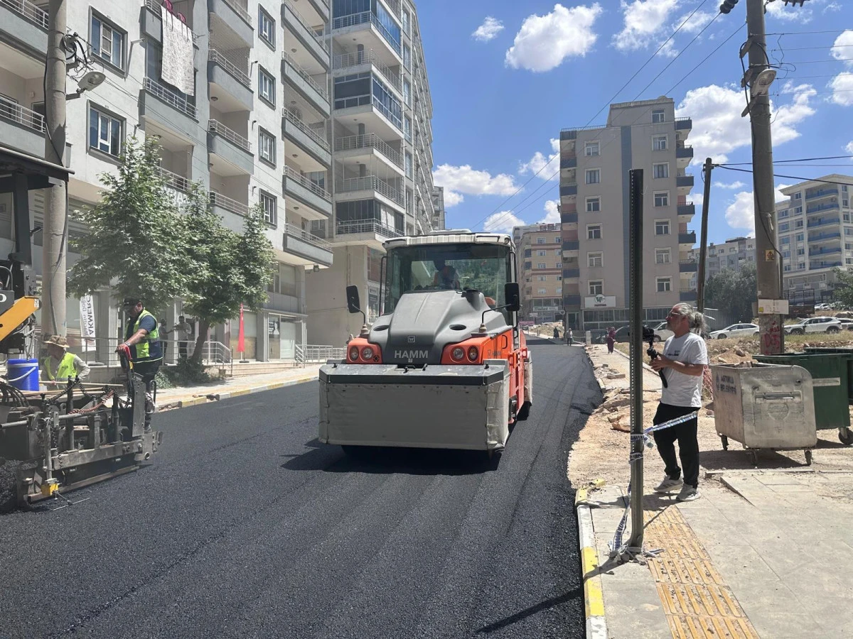 Mardin B&uuml;y&uuml;kşehir Belediyesi&rsquo;nden Artuklu&rsquo;da Asfalt Seferberliği