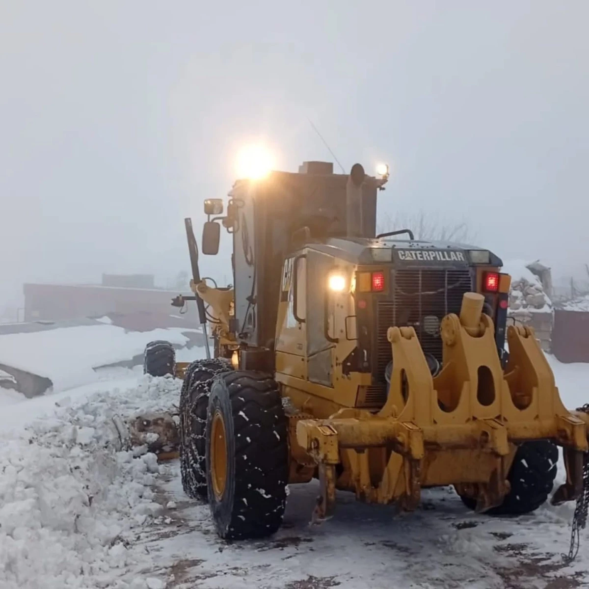 Mardin B&uuml;y&uuml;kşehir Belediyesi&rsquo;nden Mazıdağı&rsquo;nda kar seferberliği