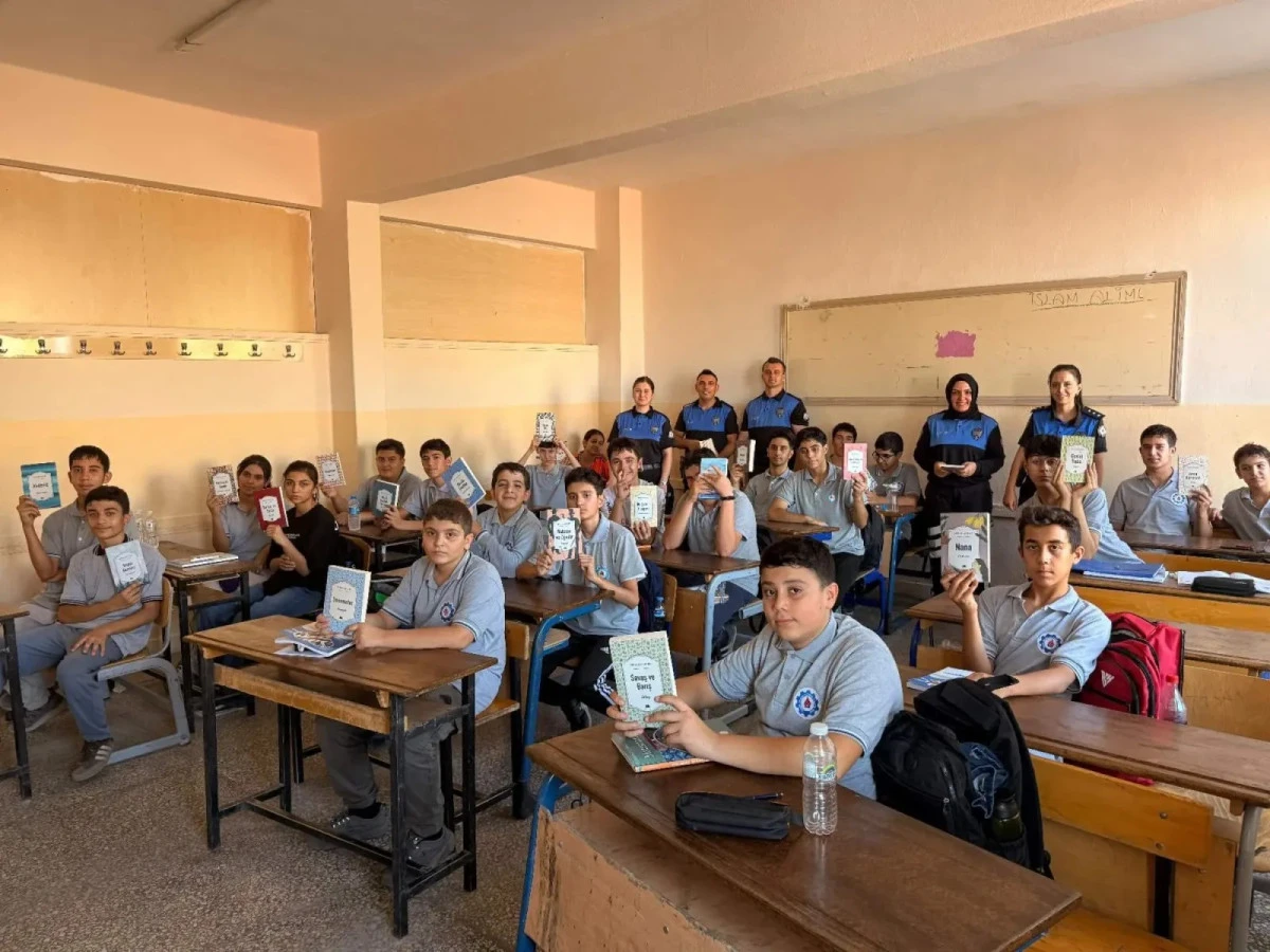 Mardin Emniyeti&rsquo;nden &Ouml;ğrencilere Anlamlı Kitap Desteği