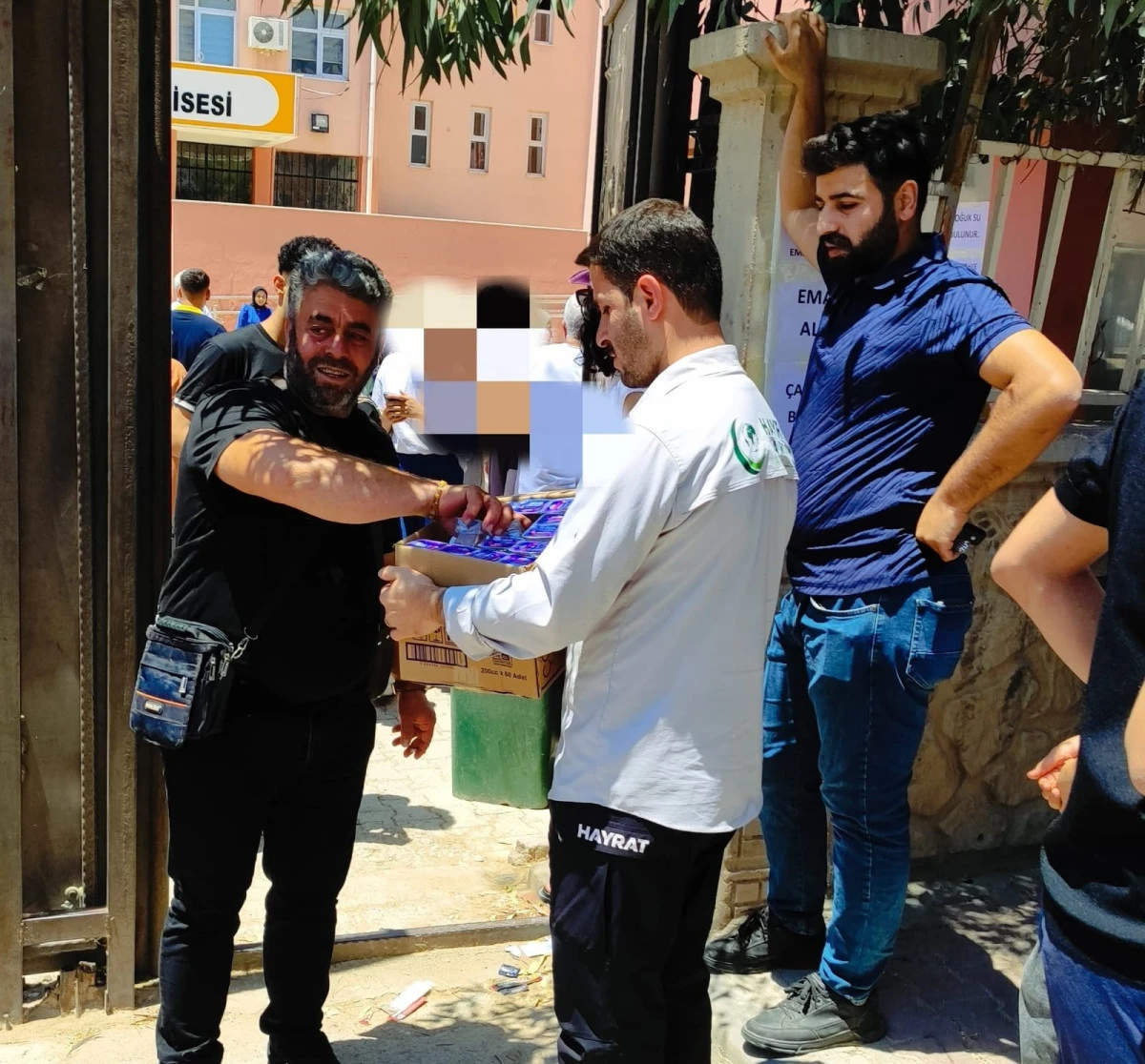 Mardin Hayrat Vakfı YKS Adayları ve Ailelerini Unutmadı 