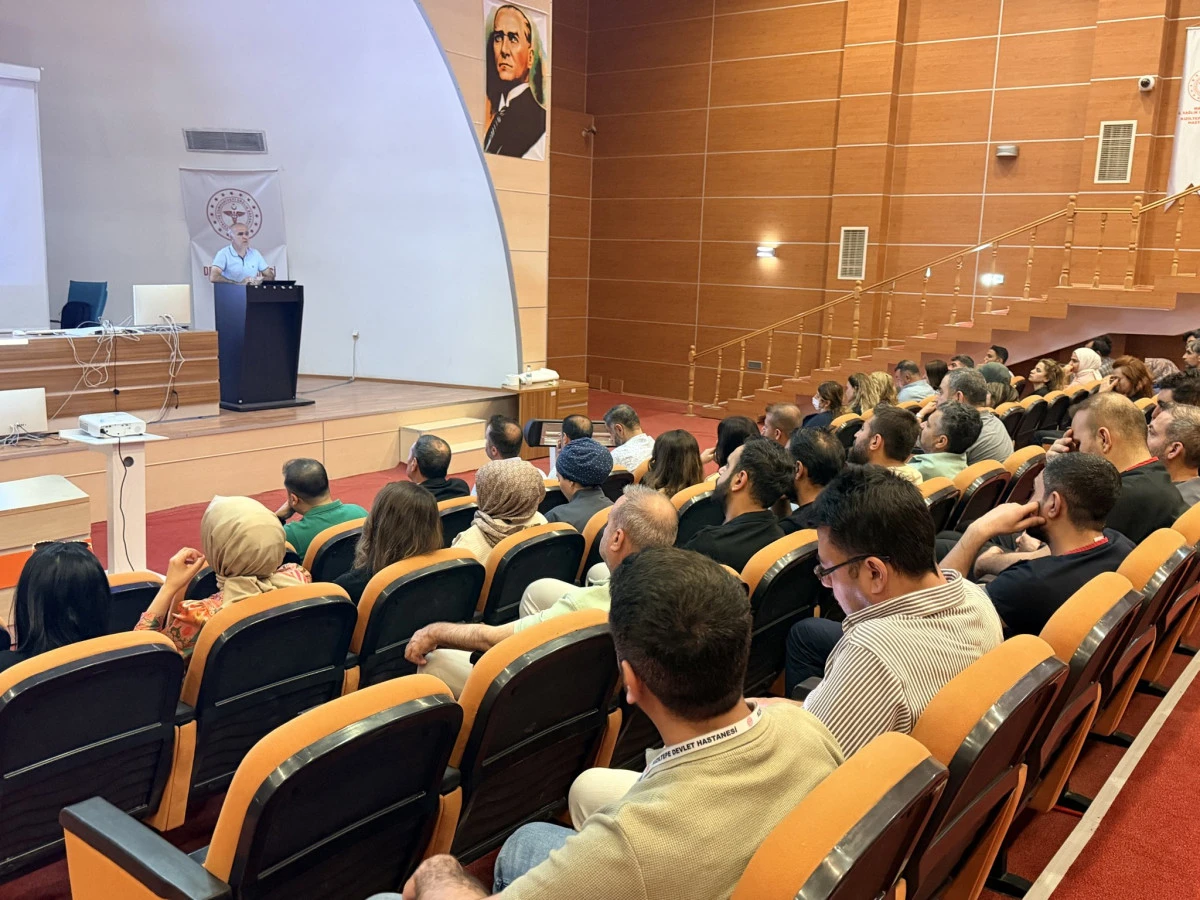 Mardin İl sağlık M&uuml;d&uuml;rl&uuml;ğ&uuml;nde  İş ve İşlemleri Eğitimi D&uuml;zenlendi