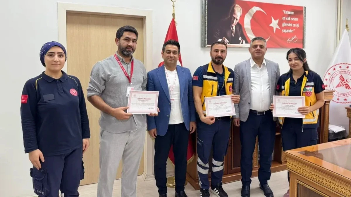 Mardin İl Sağlık Müdürü Yavuz Sağlık Çalışanlarını Ödüllendirdi