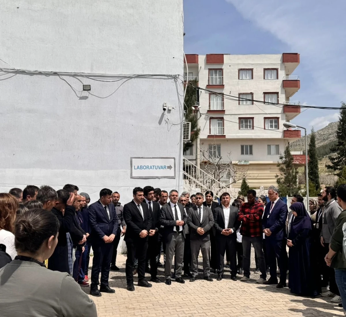 Mardin İl Sağlık M&uuml;d&uuml;r&uuml; Yavuz, saldırıya uğrayan personeli ziyaret etti