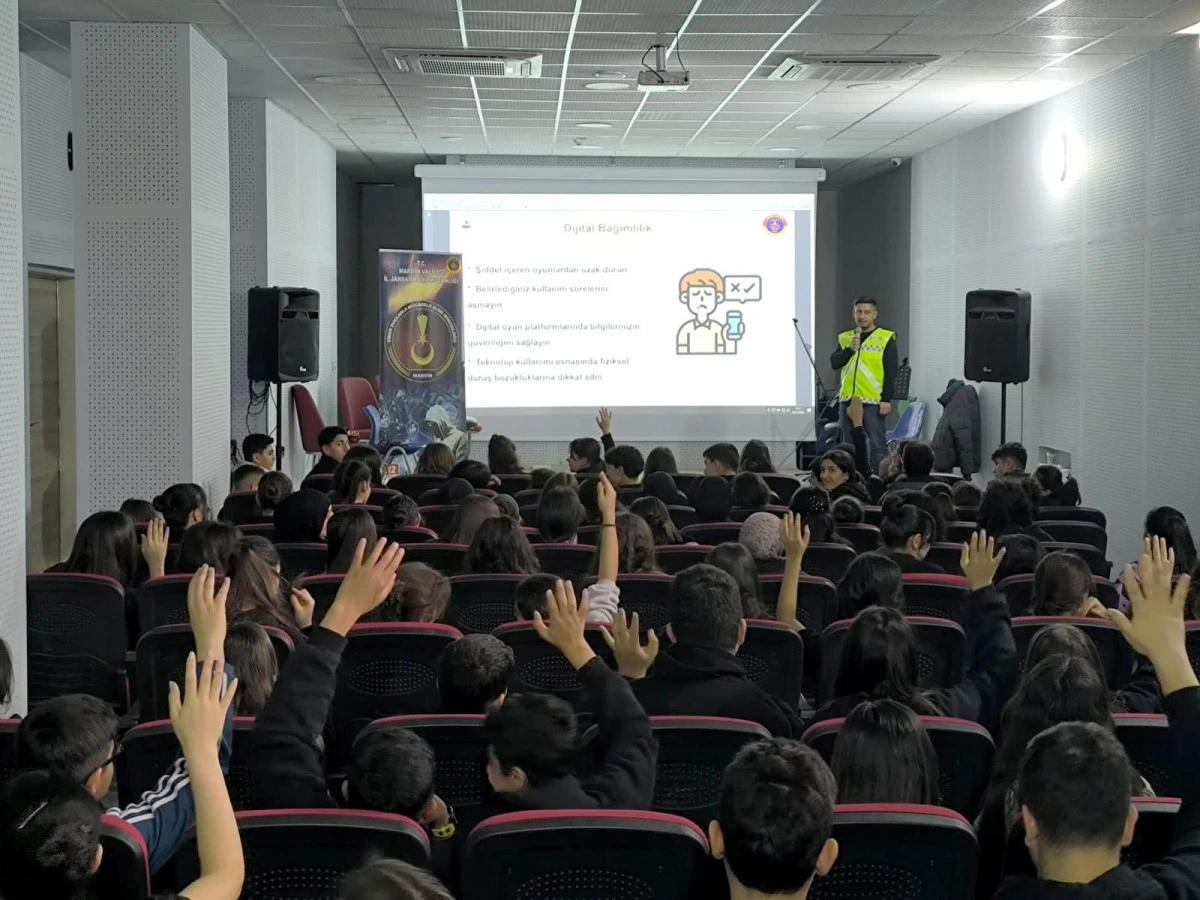 Mardin Jandarmasından &Ouml;ğrencilere Siber G&uuml;venlik Eğitimi