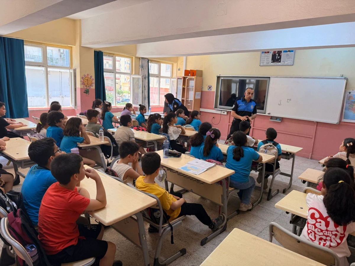 Mardin Polisi Minik &Ouml;ğrencilerle Buluştu