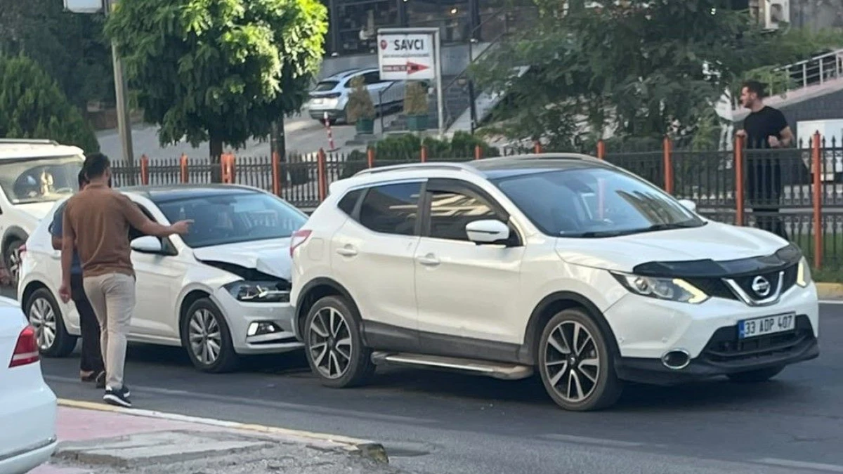 Mardin Vali Ozan Caddesi&rsquo;nde Trafik Kazası