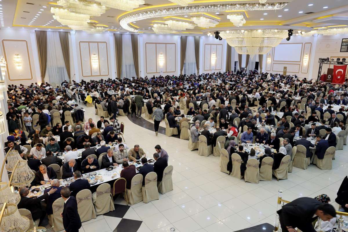 Mardin Valiliği ve Büyükşehir Belediyesince Nusaybin'de iftar programı düzenlendi