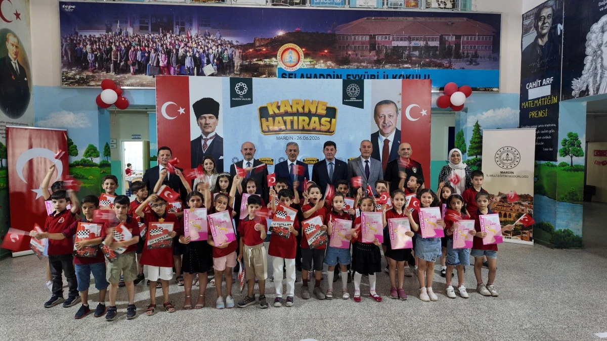 Mardin Valisi Akkoyun &ouml;ğrencilerin karne sevincine ortak oldu