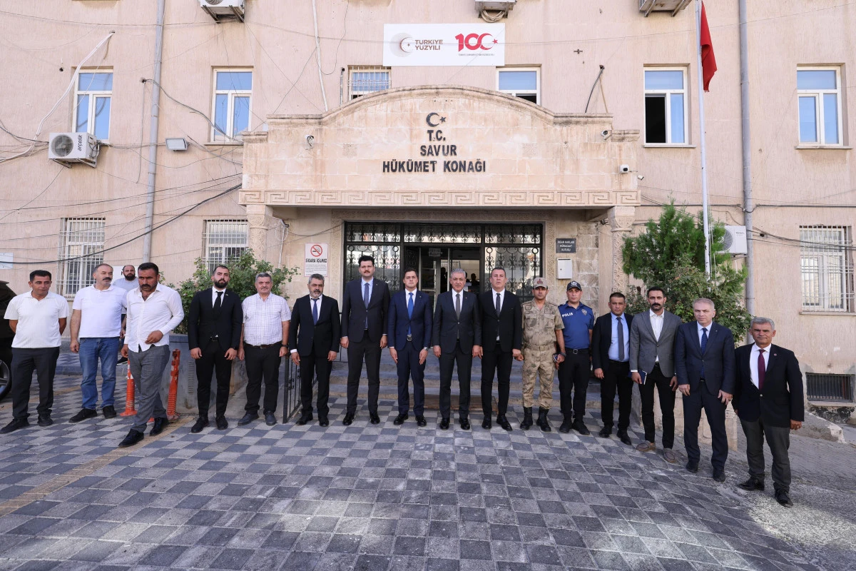 Mardin Valisi ve Büyükşehir Belediye Başkan Vekili Tuncay Akkoyun, Savur'da ziyaretlerde bulundu