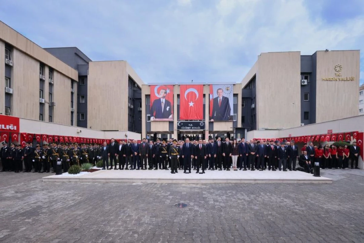Mardin&rsquo;de 29 Ekim Cumhuriyet Bayramı İ&ccedil;in &Ccedil;elenk Sunma T&ouml;reni D&uuml;zenlendi