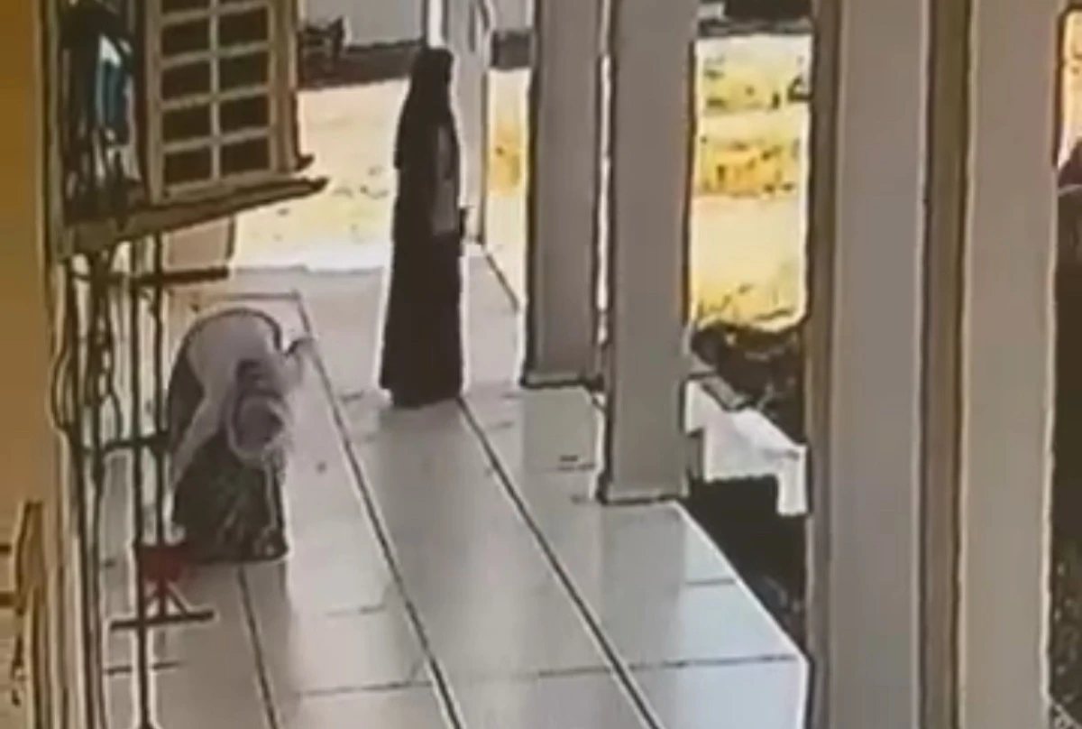 Mardin'de 3 kadının hırsızlık girişimi kameraya yansıdı