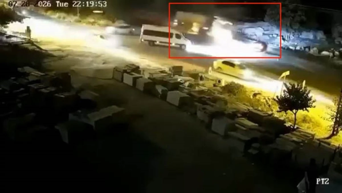 Mardin'de 3 kişinin &ouml;ld&uuml;ğ&uuml; kazanın g&uuml;venlik kamerası g&ouml;r&uuml;nt&uuml;leri ortaya &ccedil;ıktı