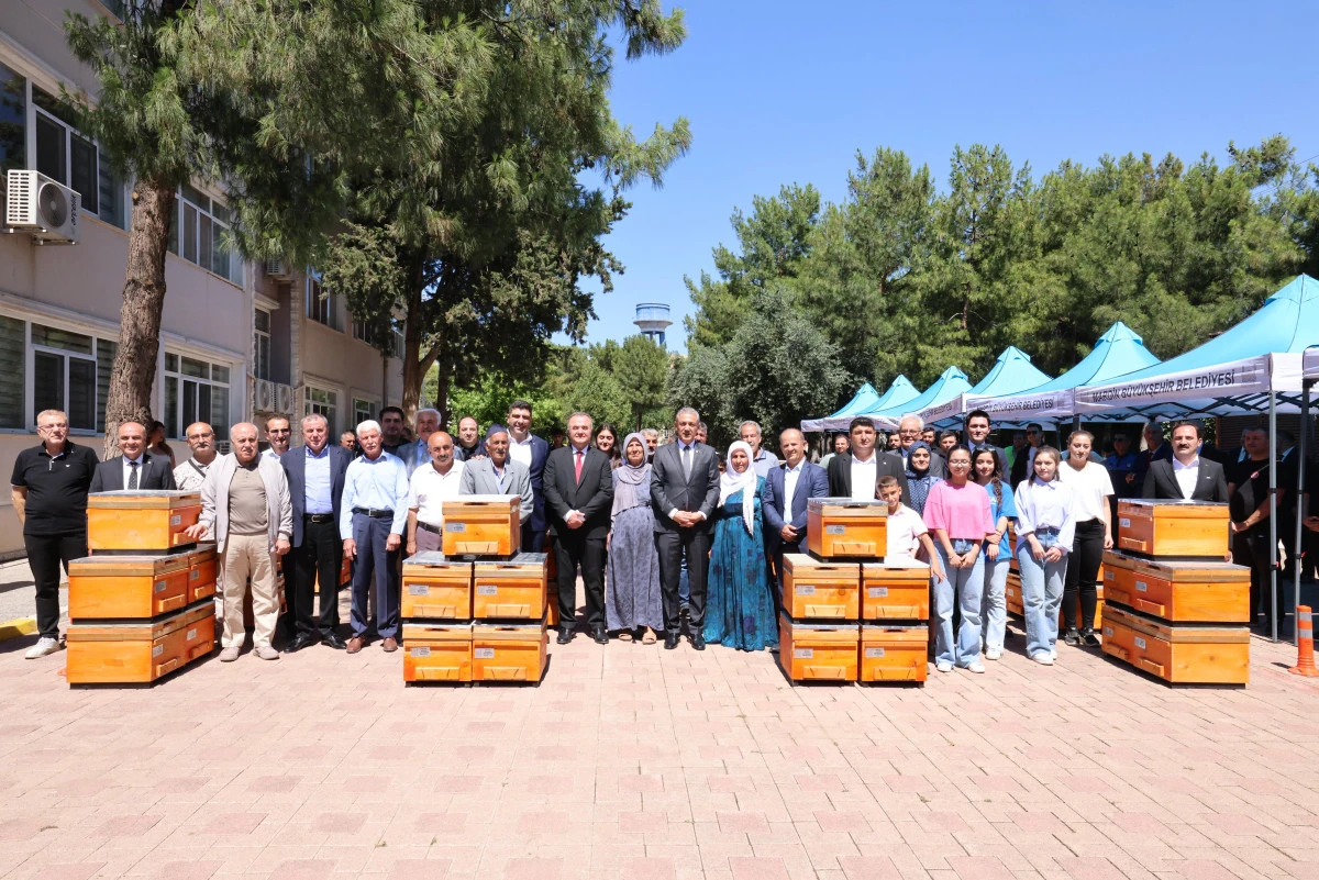 Mardin’de 4 Bin Arılı Kovan Üreticilere Dağıtıldı