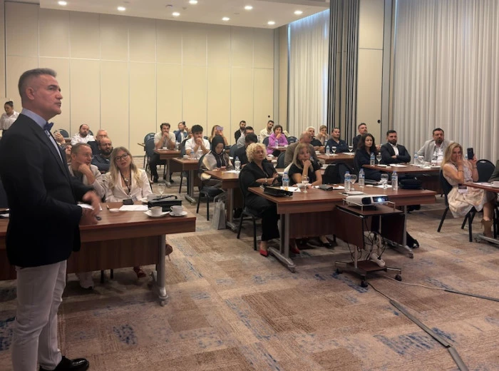 Mardin&rsquo;de 60 Hekim Buluştu: &Ouml;zden&rsquo;den Memleketinde Bilimsel Eğitime Katkı