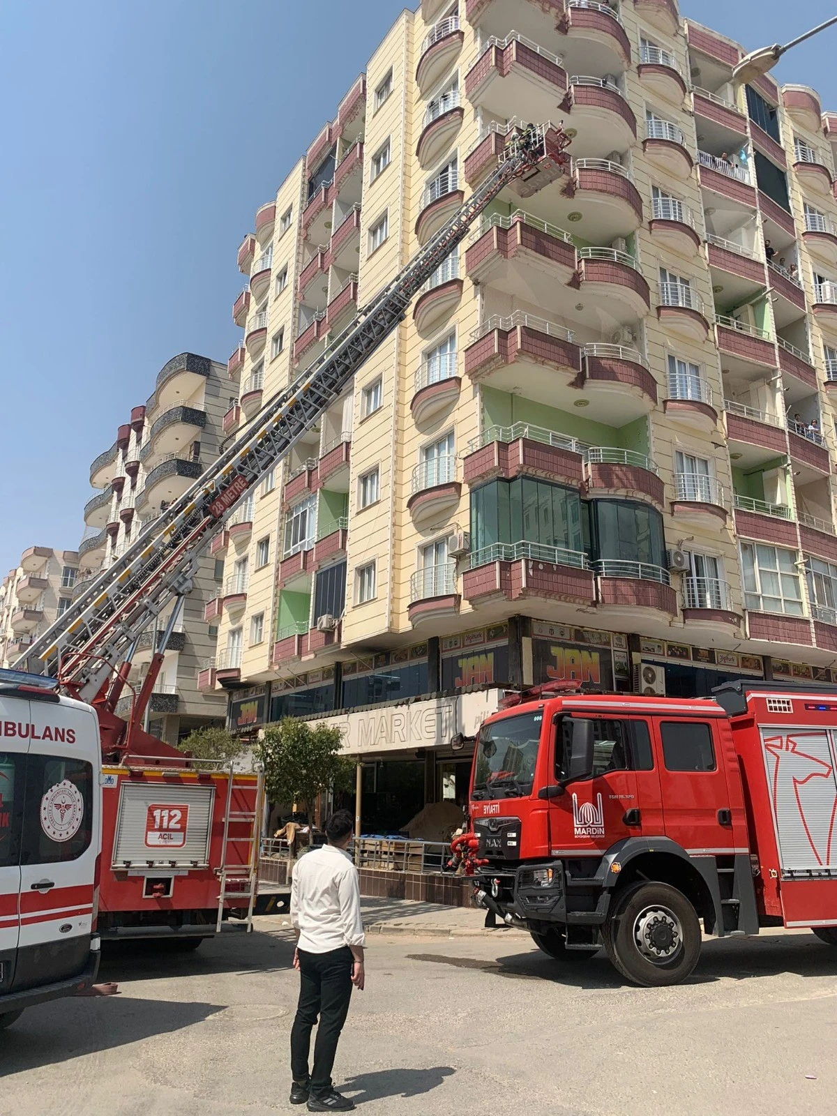 Mardin'de apartman dairesinde çıkan yangın söndürüldü