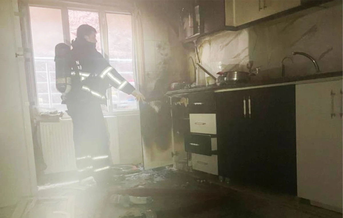 Mardin'de apartman dairesinde &ccedil;ıkan yangın s&ouml;nd&uuml;r&uuml;ld&uuml;