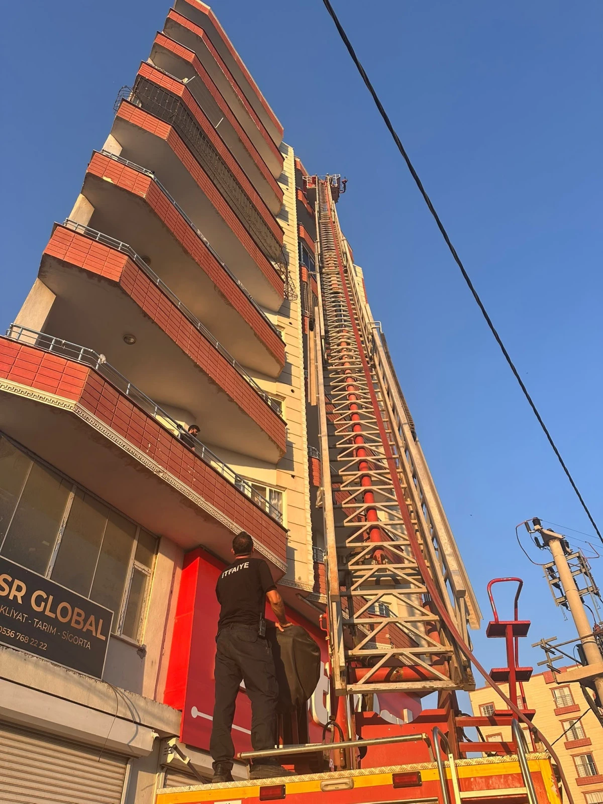 Mardin'de apartman dairesinde &ccedil;ıkan yangın s&ouml;nd&uuml;r&uuml;ld&uuml;