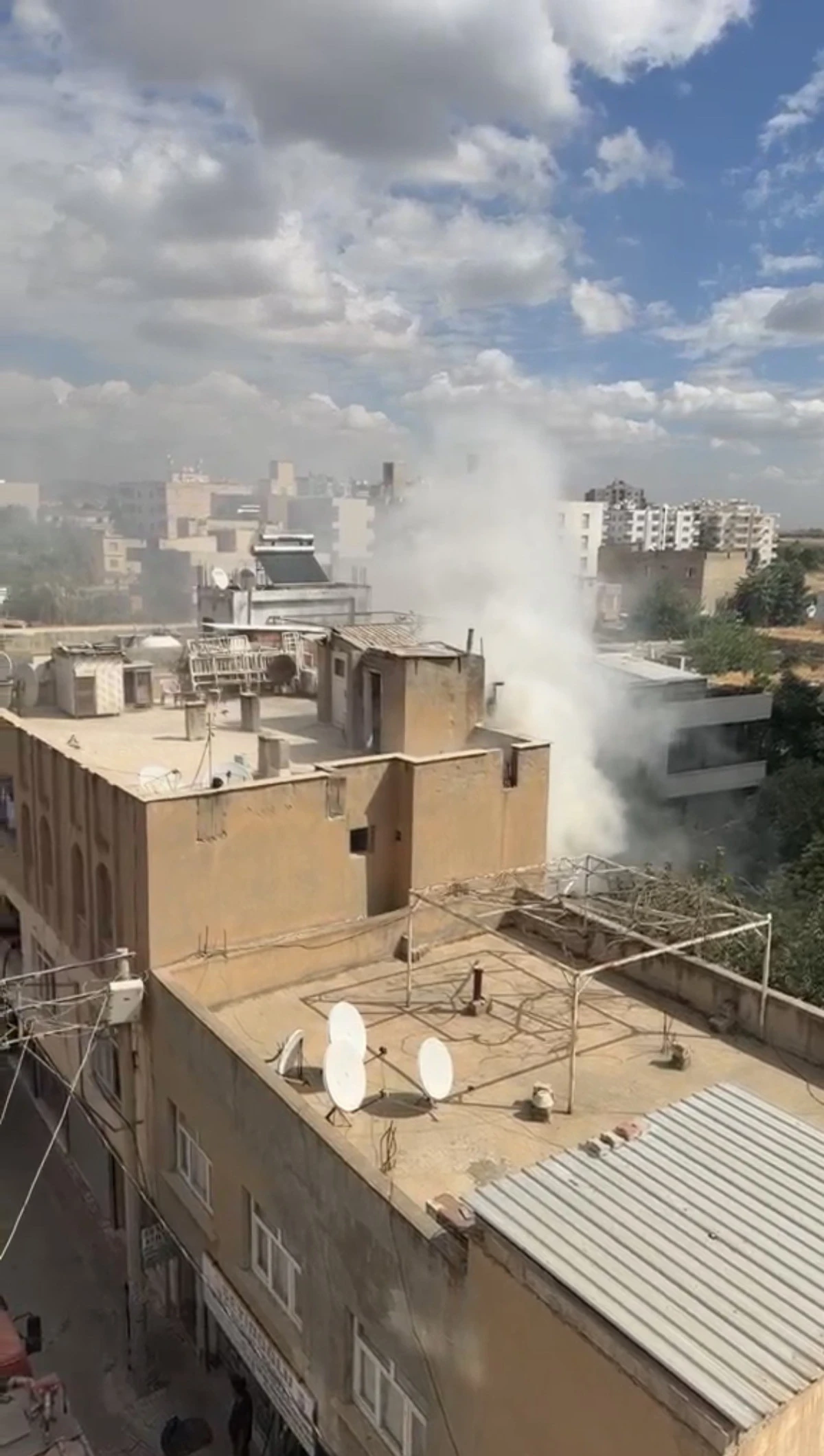 Mardin'de binada &ccedil;ıkan yangın s&ouml;nd&uuml;r&uuml;ld&uuml;