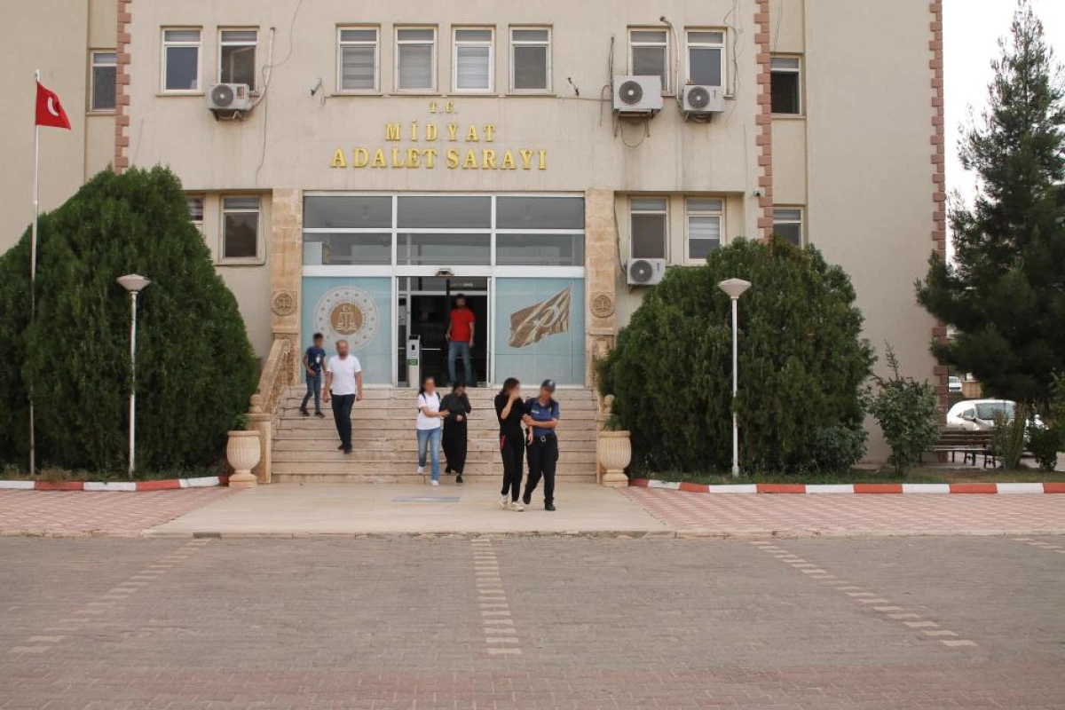 Mardin'de bir eve giren kız kardeşler, servet değerinde çaldıkları altınlarla yakalandı