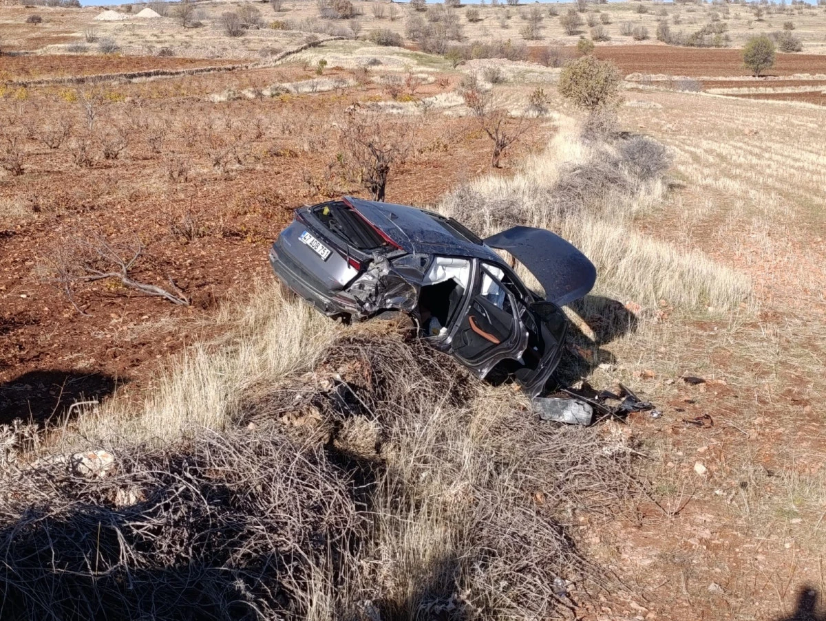 Mardin'de devrilen aracın sürücüsü yaralandı