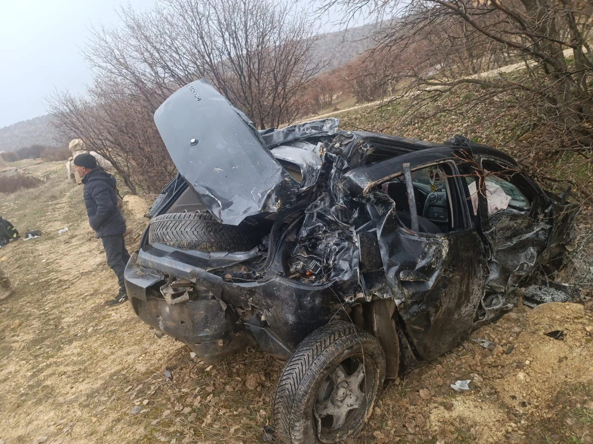 Mardin'de devrilen otomobilde 5 kişi yaralandı