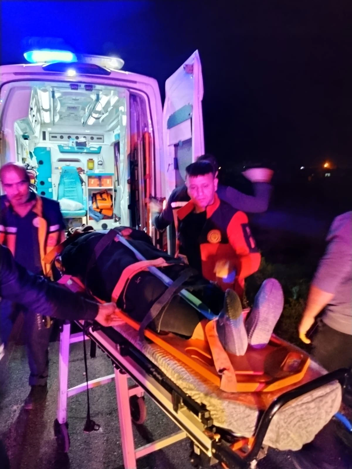 Mardin'de devrilen otomobildeki 3 kişi yaralandı