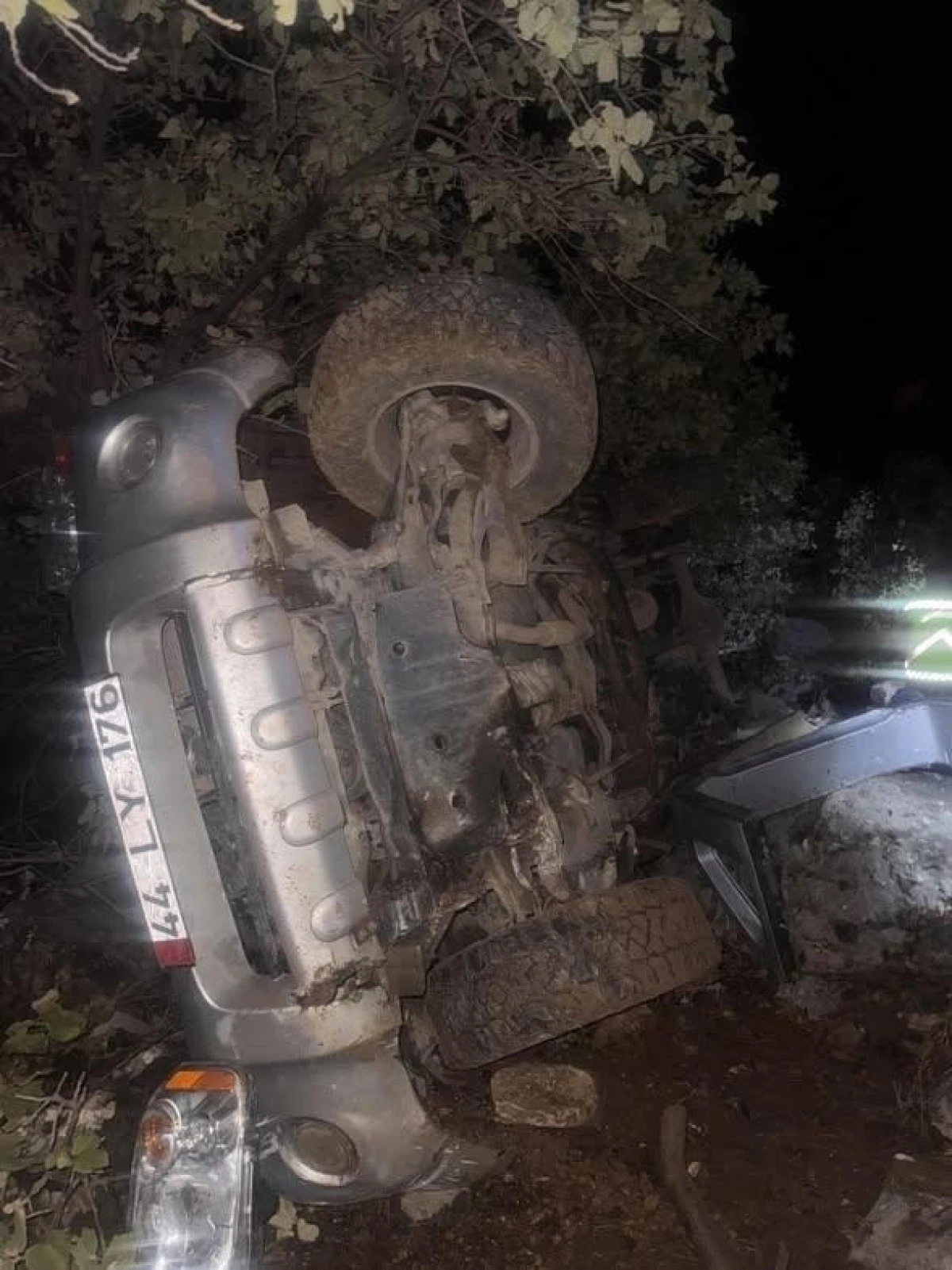 Mardin’de devrilen pikapta 2’si çocuk 6 kişi yaralandı