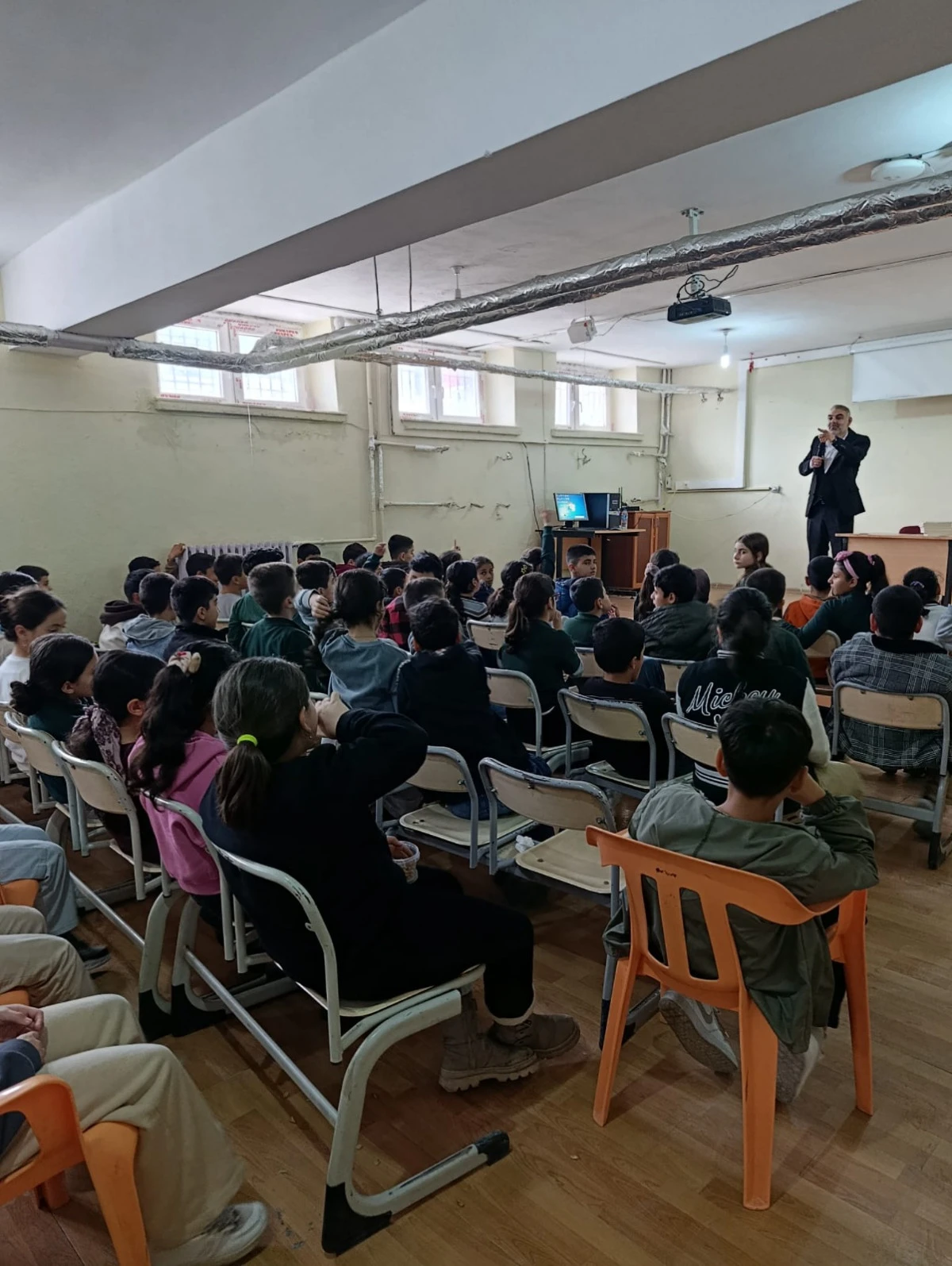 Mardin&rsquo;de Eğitimci-Yazar Fatih Akman R&uuml;zg&acirc;rı