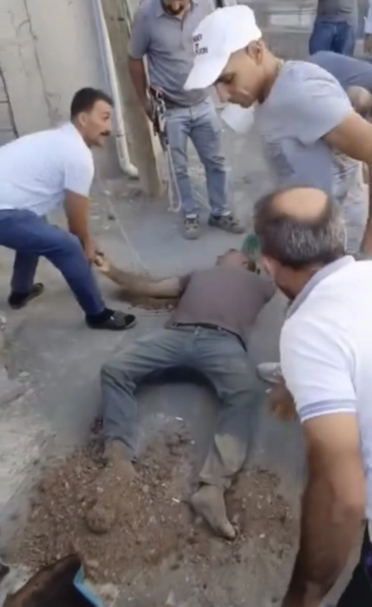 Mardin'de elektrik akımına kapılan işçi ağır yaralandı