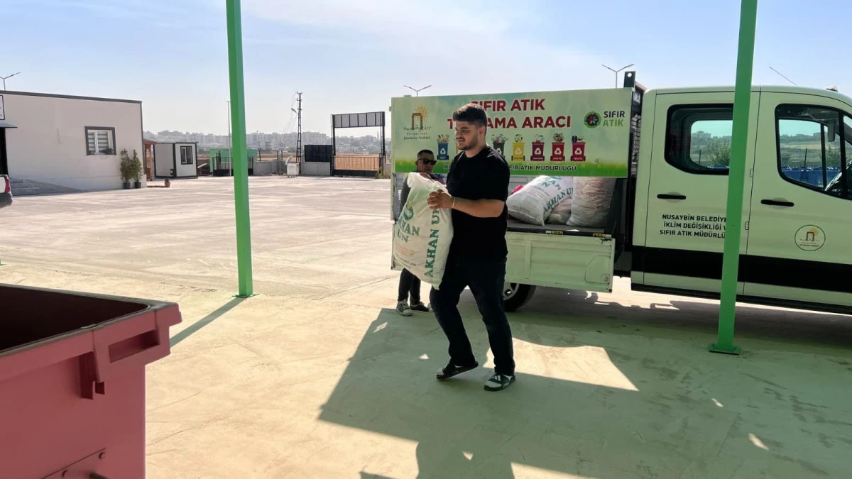 Mardin'de eski kıyafetler geri d&ouml;n&uuml;ş&uuml;me ve ihtiya&ccedil; sahiplerine ulaştırılıyor