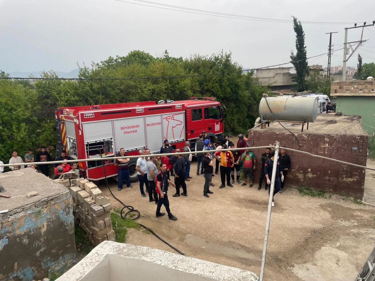 Mardin'de evde &ccedil;ıkan yangında 4 kişi dumandan etkilendi
