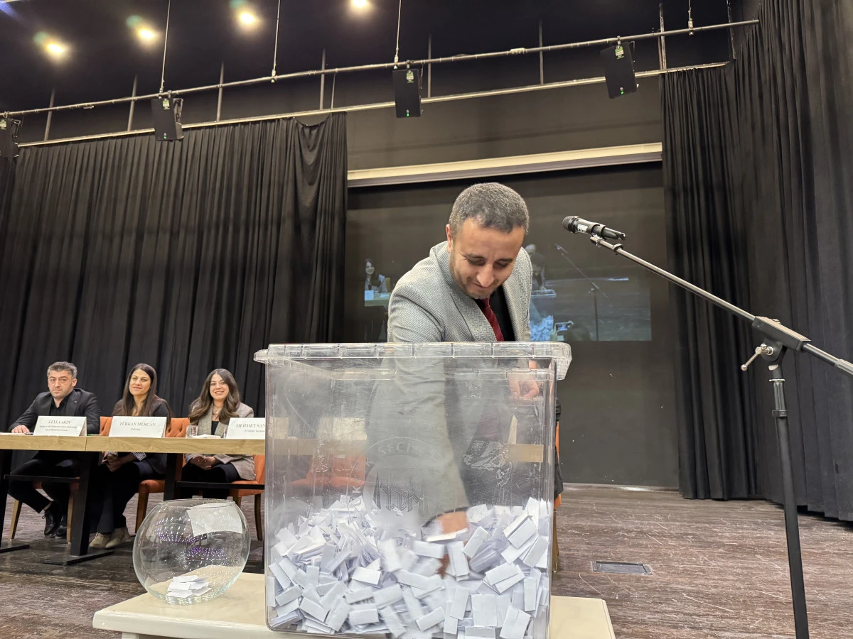 Mardin'de evlilikte 25 yılını tamamlayan 47 &ccedil;ift i&ccedil;in umre kurası &ccedil;ekildi