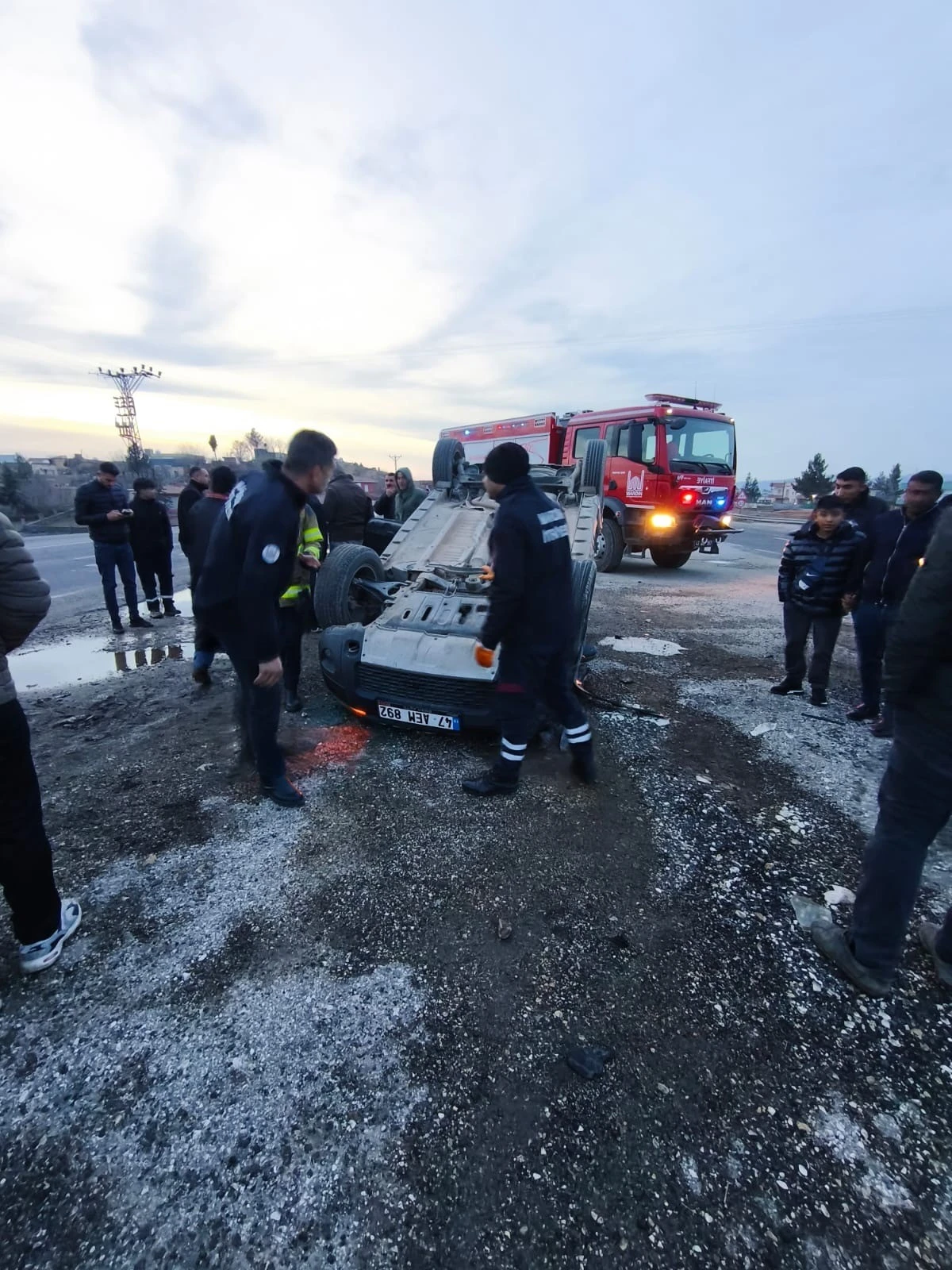  Mardin'de hafif ticari ara&ccedil;la &ccedil;arpışan cip takla attı
