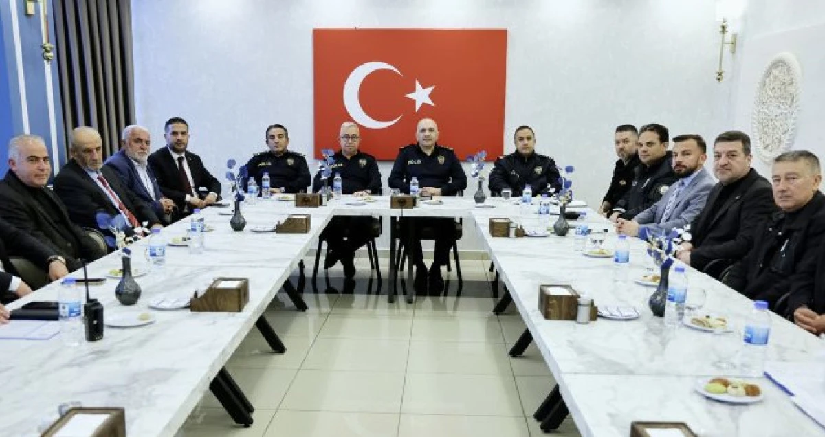 Mardin&rsquo;de Huzur ve G&uuml;venlik İ&ccedil;in Muhtarlarla İstişare Toplantısı