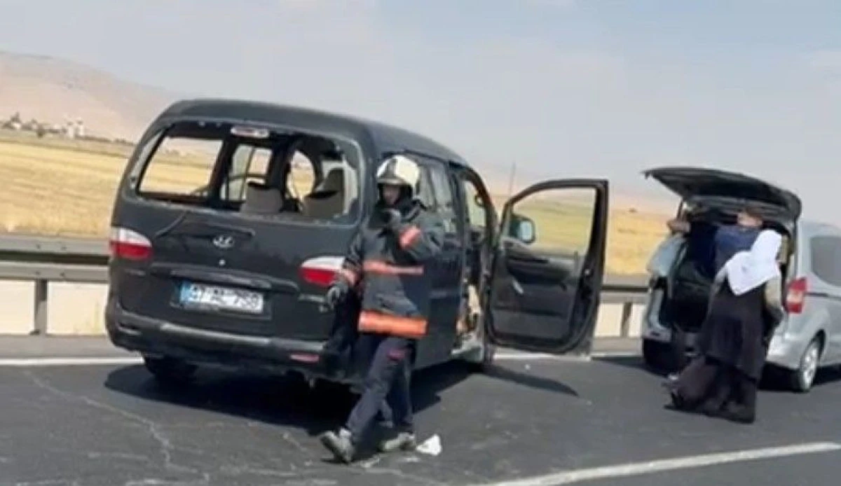 Mardin&rsquo;de İki Ara&ccedil; Bariyerlere &Ccedil;arptı