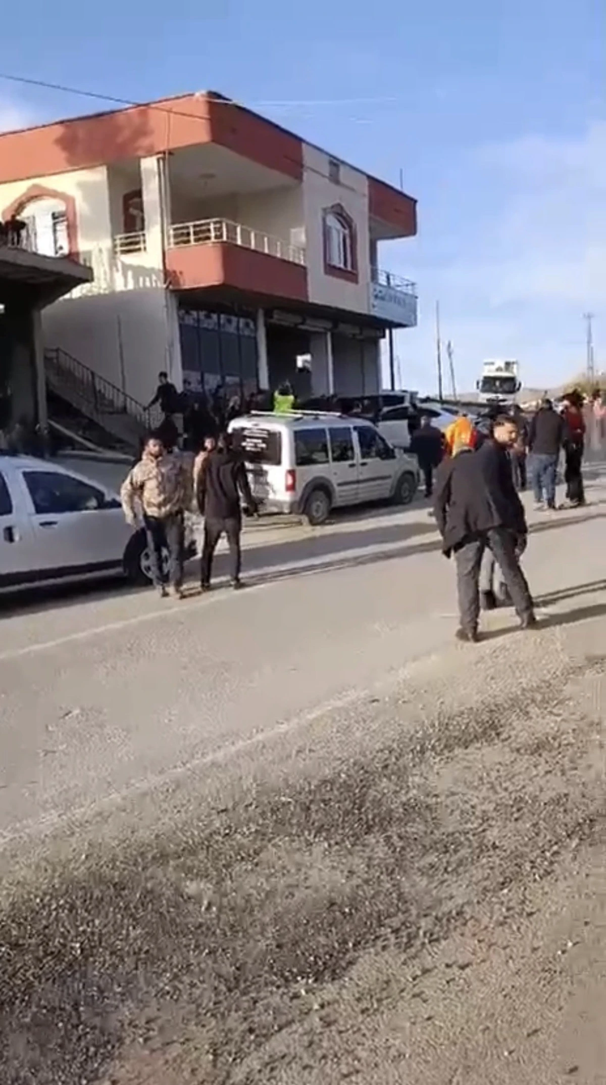 Mardin&rsquo;de iki grup arasında sopalı kavga