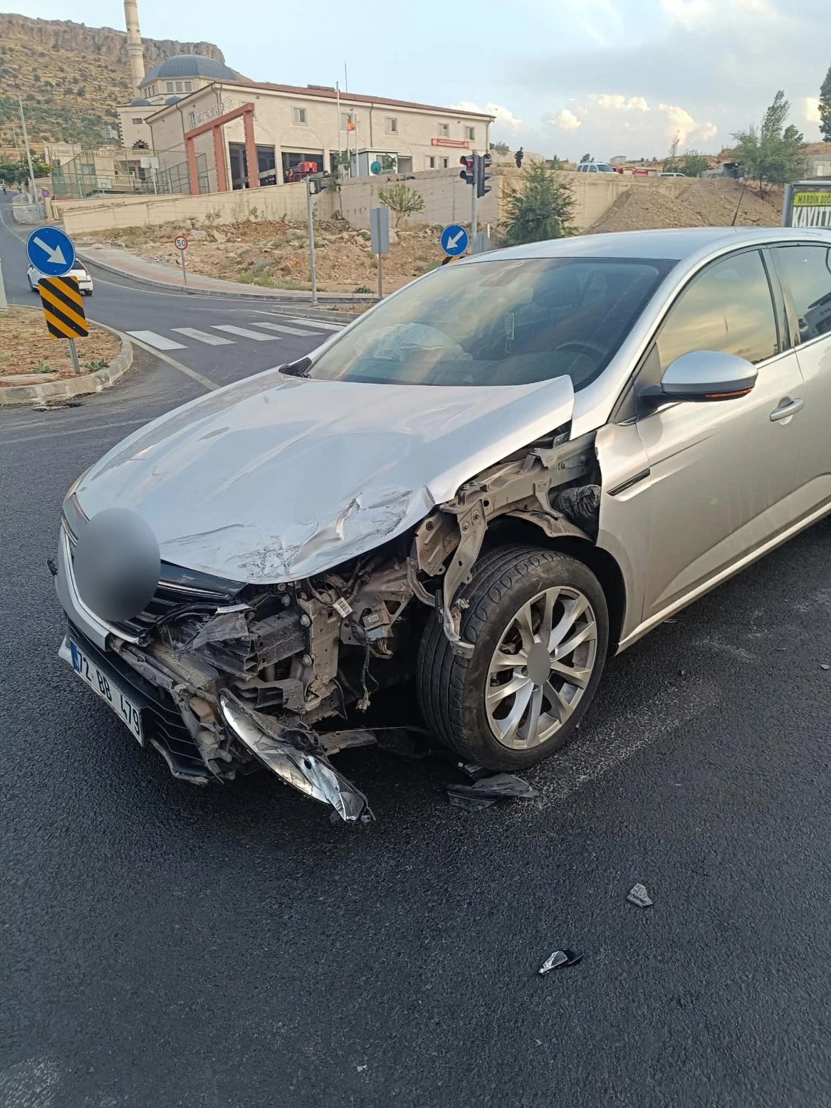 Mardin&rsquo;de iki otomobil &ccedil;arpıştı