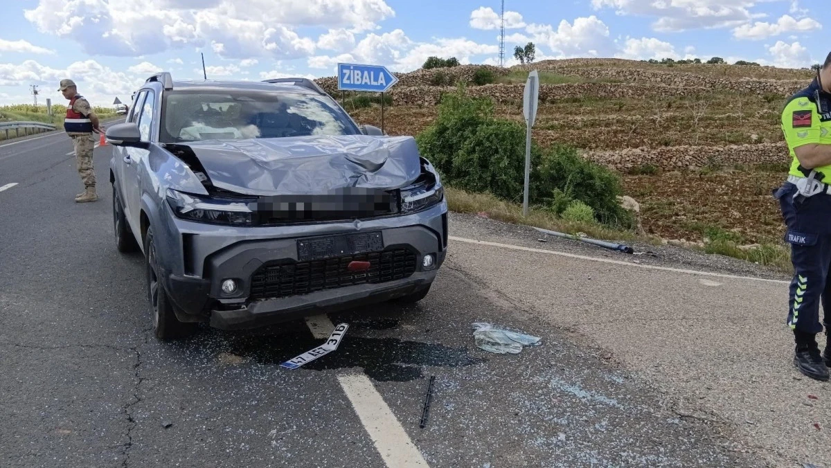 Mardin'de iki otomobil &ccedil;arpıştı: 4 yaralı