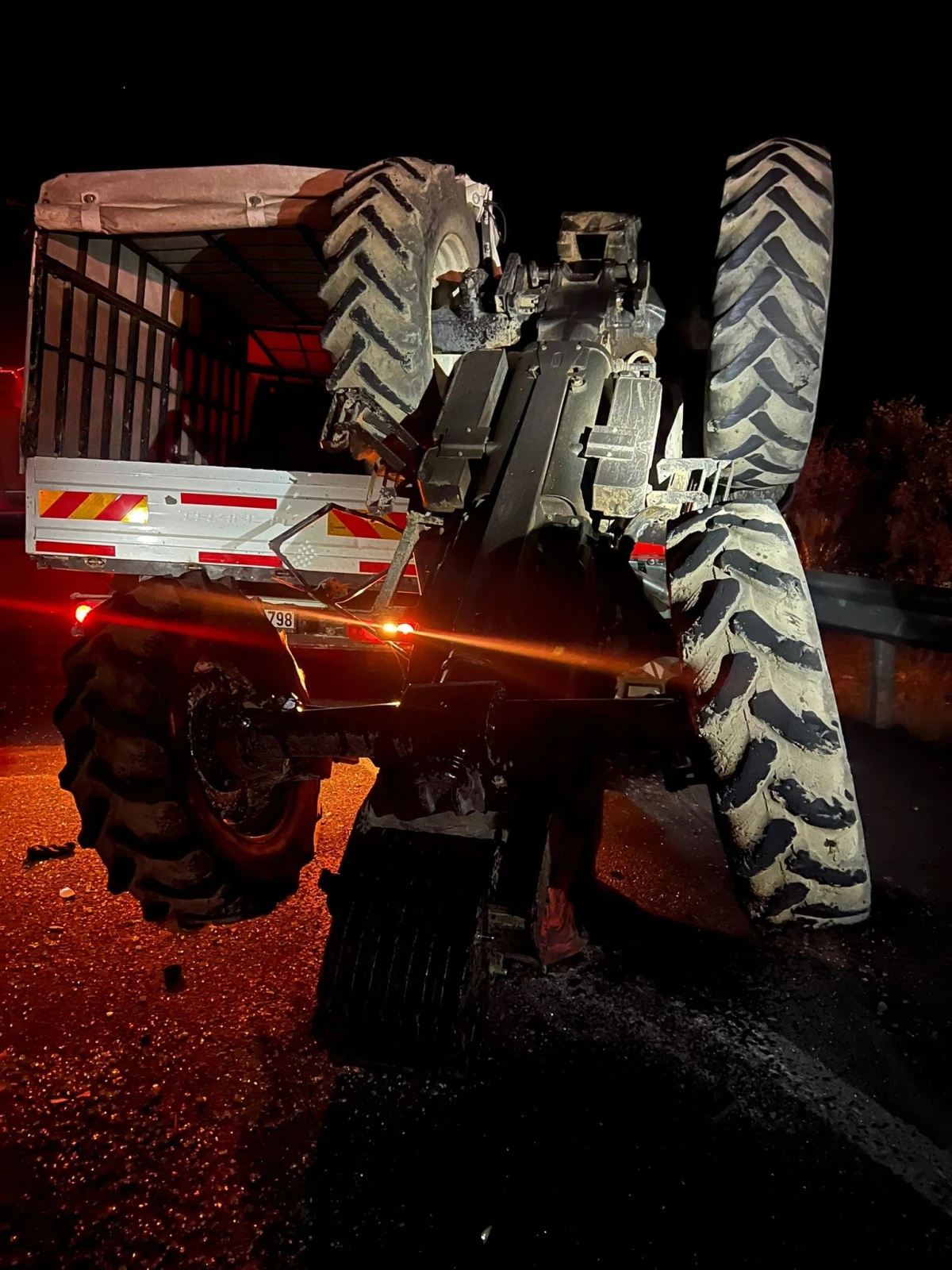 Mardin'de kamyonet ile traktör çarpıştı: 2 yaralı