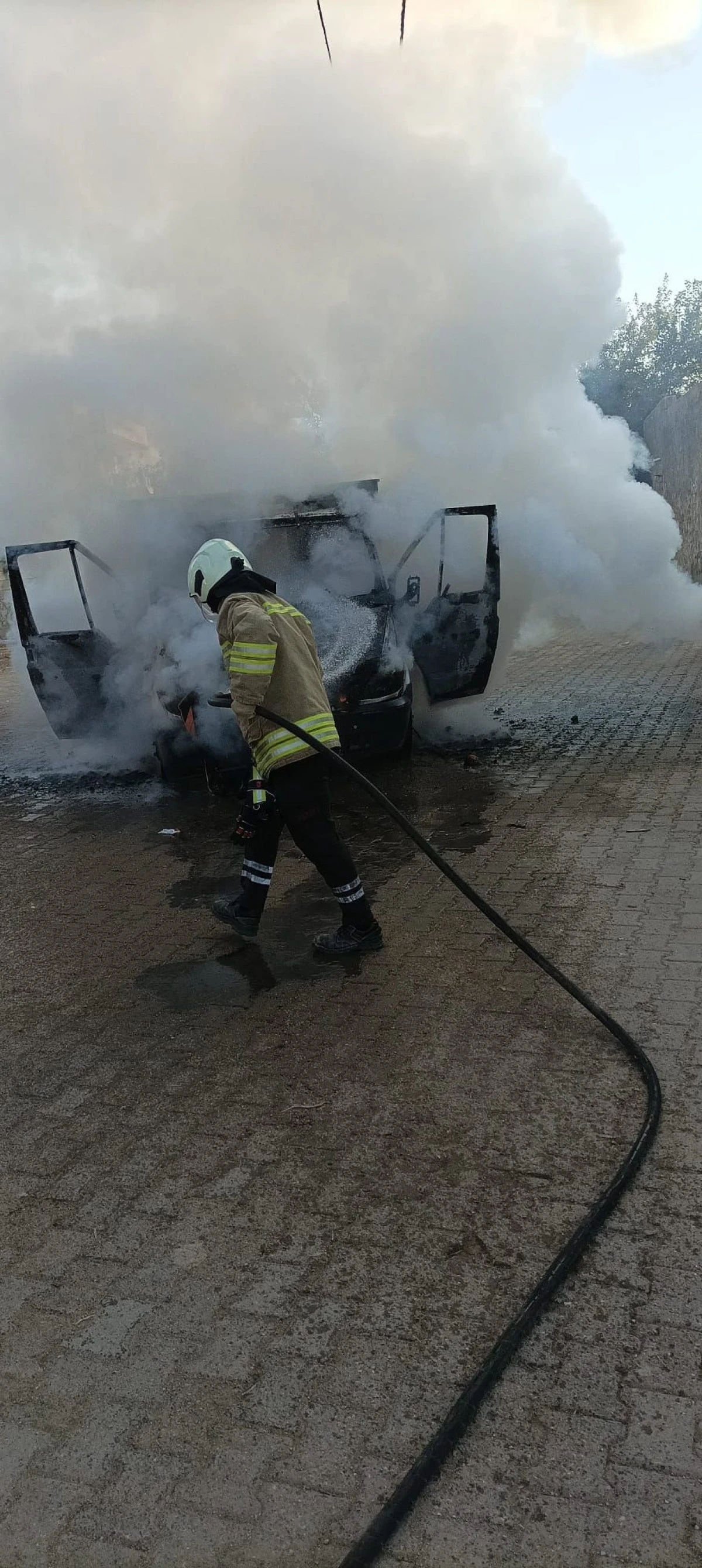 Mardin'de kamyonette çıkan yangın söndürüldü