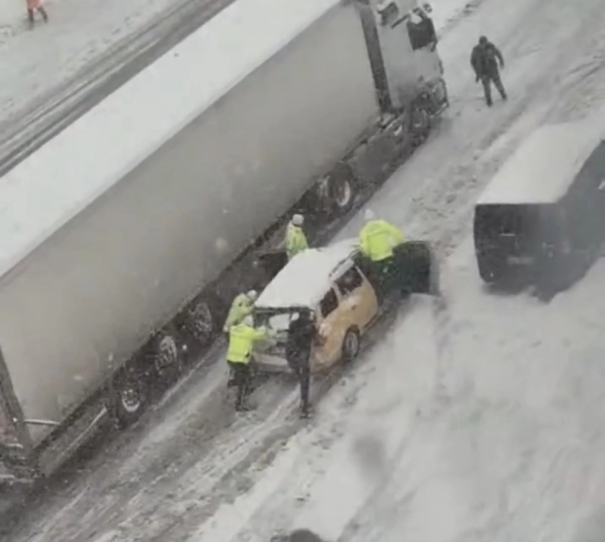 Mardin&rsquo;de kar değil, kardeşlik manzaraları