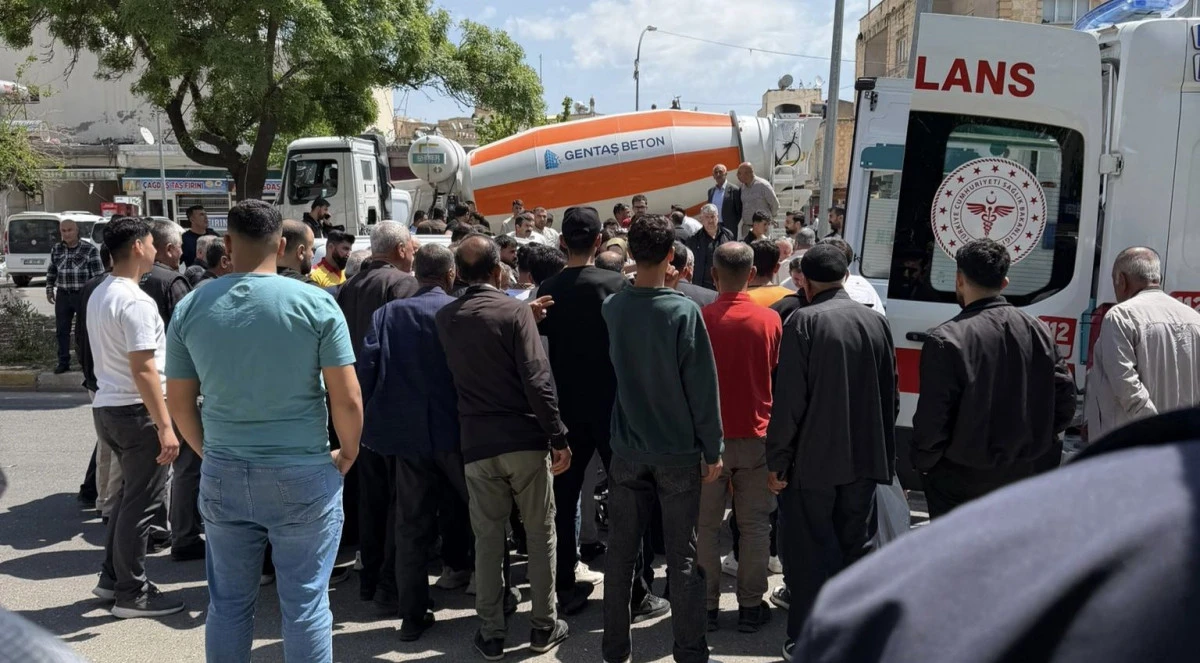 Mardin'de karşıdan karşıya ge&ccedil;mek isteyen kişiye otomobil &ccedil;arptı